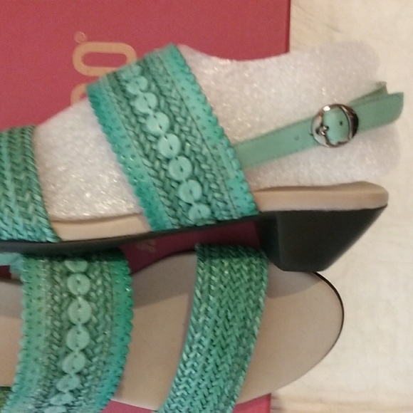Munro American NIB Sandals, 7.5, turquoise - Picture 3 of 6